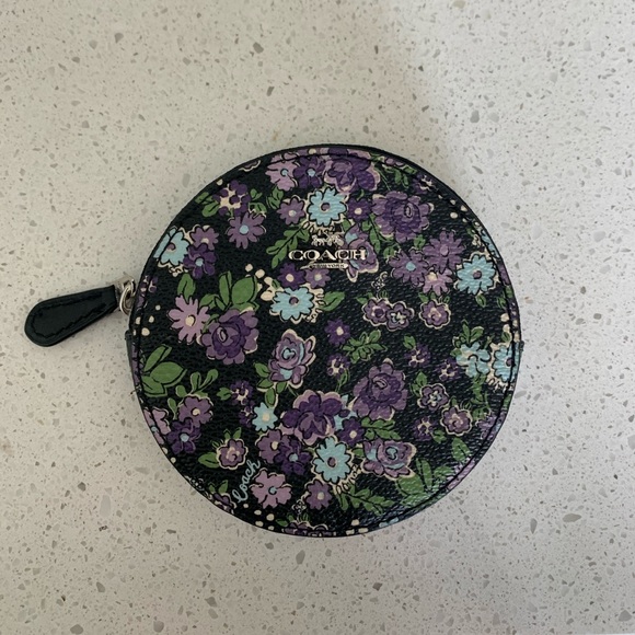 COACH round flowered leather coin purse. - Picture 2 of 2